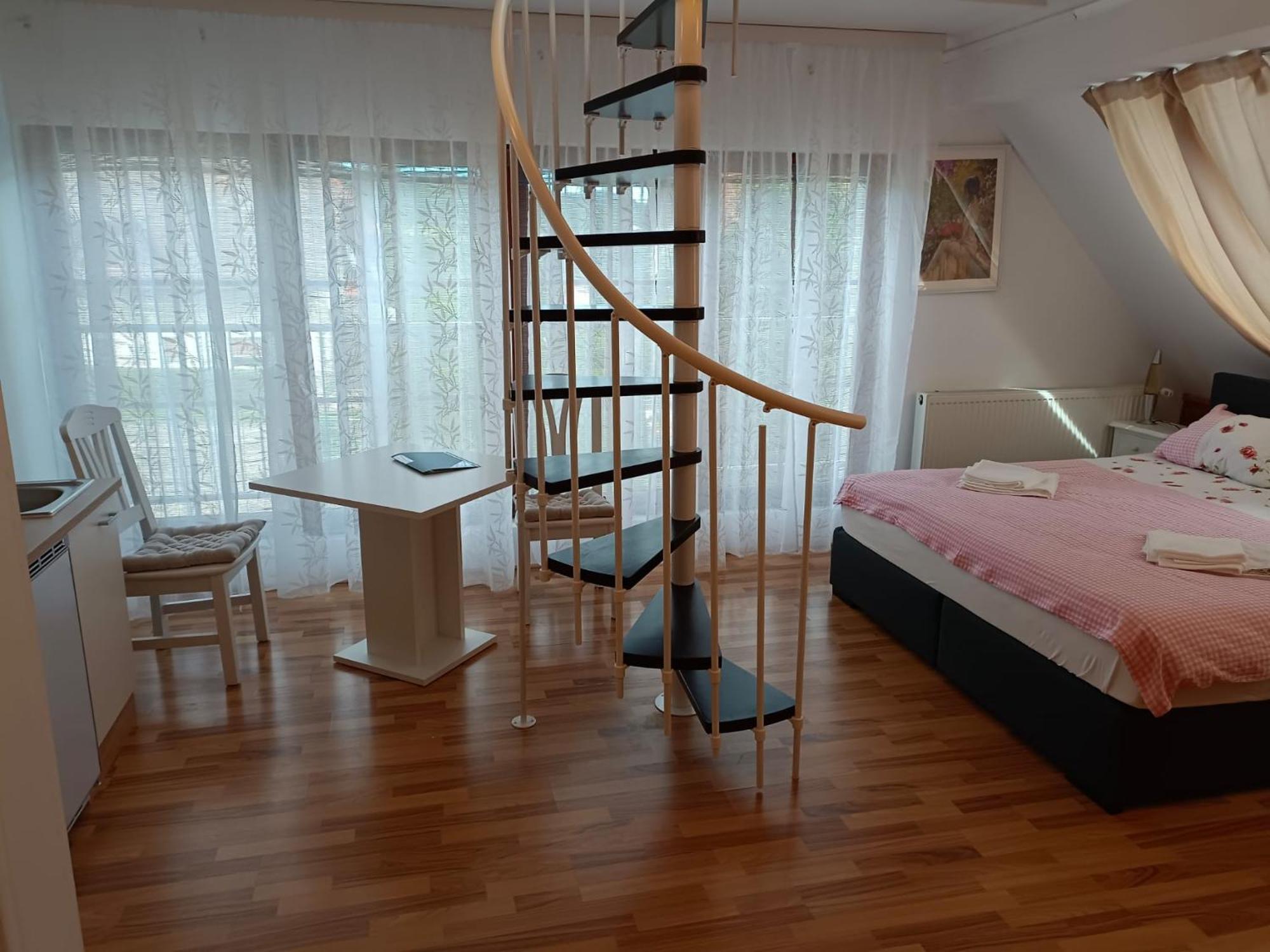 Pension Donaublick Grein 2 In Stifterstrasse 19A Экстерьер фото